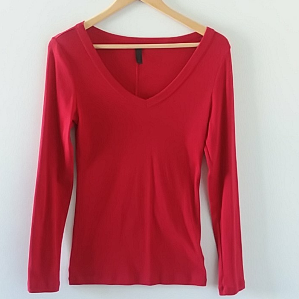 Victoria Secret long sleeve v-neck shirt - Picture 1 of 4